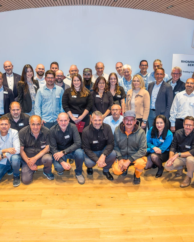 885 Jahre Rhomberg auf einen Blick: Die Jubilare des Bau- und Bahntechnik-Gesamtleisters aus Bregenz ließen sich im Hotel Schwärzler feiern. Foto: Mike Siblik