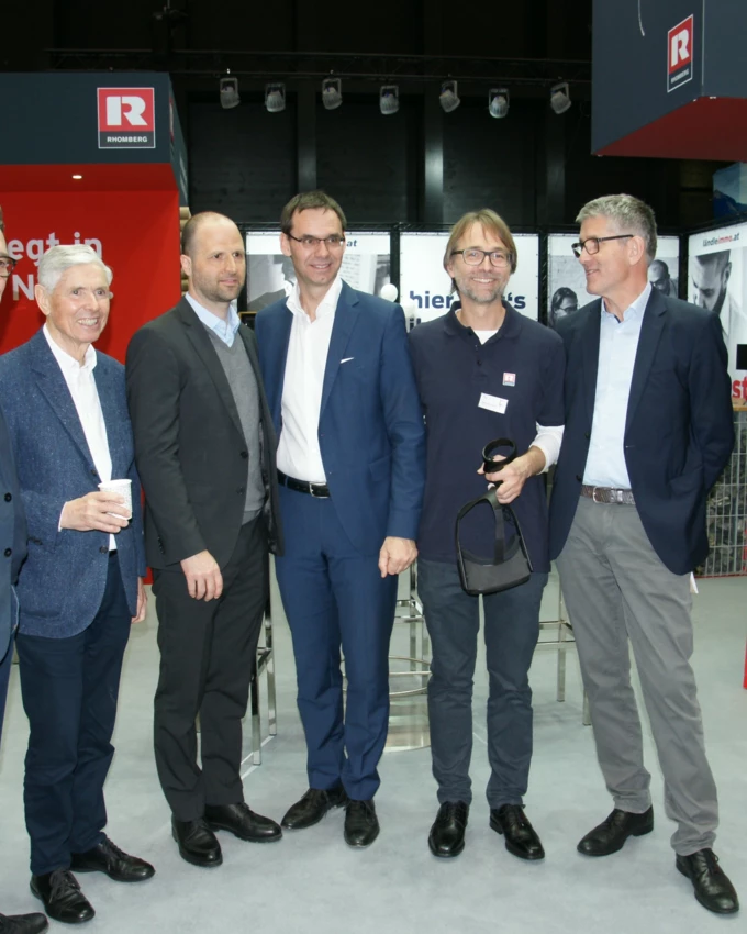 Bei der Eröffnung der com:bau (v.l.): Wirtschaftskammer-Präsident Hans-Peter Metzler, Kommerzialrat Walter-Heinz Rhomberg, Landesrat Marco Tittler, Landeshauptmann Markus Wallner, Jürgen Zankovitsch (Rhomberg Bau), Rhomberg Bau Geschäftsführer Martin Summer.