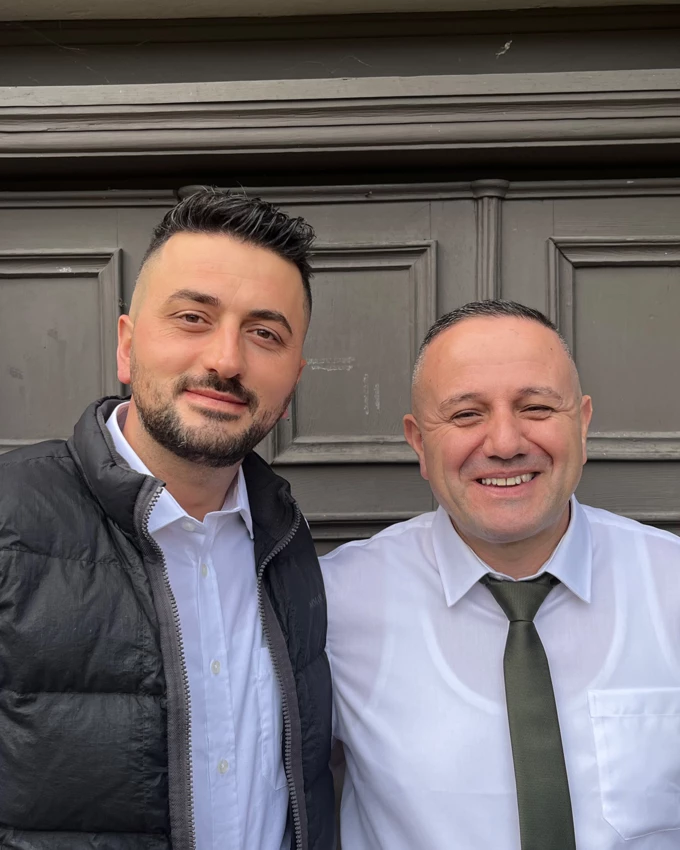Freuen sich auf ihre Gäste: Agron Abdulai (l.) und Florim Rexhepi (r.), die neuen Pächter der „Ristorante Pizzeria Färber’s“ in Rhomberg’s Fabrik. Quelle: Rhomberg’s Fabrik