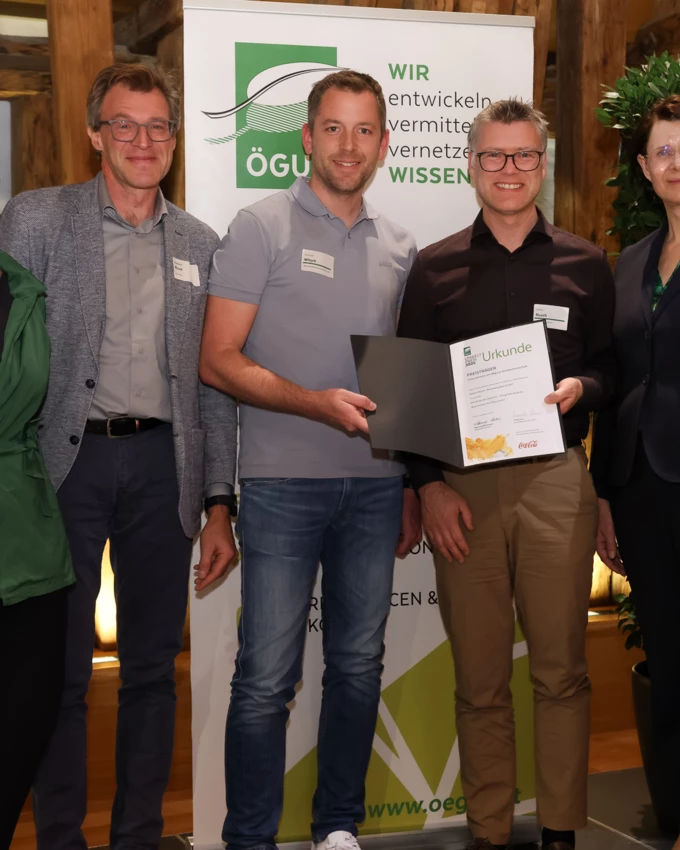 Freuen sich gemeinsam über den ÖGUT-Umweltpreis (v. l. n. r.): ÖGUT-Generalsekretärin Monika Auer, Sponsorenvertreter Stephan Bruck von AQA, Thomas Witsch, Geschäftsfeldleiter Steinbruch, und Stefan Rusch, Geschäftsführer, von Rhomberg Bau, sowie ÖGUT-Vorstandspräsidentin Mag. Andrea Reithmayer. Foto: Katharina Schiffl für ÖGUT