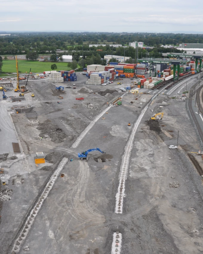 Blick aus Süden auf Baufeld III – Hintergrund Baufeld I+II