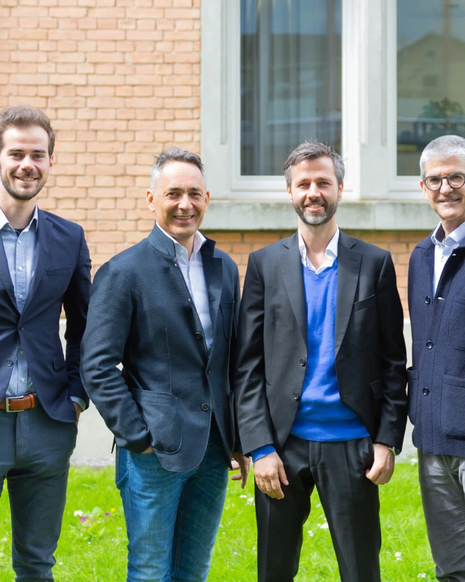 Werden gemeinsam historischen, denkmalgeschützten Gebäuden neues Leben einhauchen (v. l. n. r.): Simon Battlogg (Rhomberg Bau), Hubert Rhomberg (Rhomberg Bau), Martin Jäger (JaKo Baudenkmalpflege) und Ernst Thurnher (Rhomberg Bau) bei der offiziellen Gründung von DenkMalNeo.