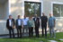 190816_AH_Rhomberg_Schlüsselübergabe_Koblach (1) Erwarten die neuen Mieter (v. l. n. r.): Gemeinderat Erich Gisinger, Bürgermeister Fritz Maierhofer, Vizebürgermeister Gerd Hölzl (alle Gemeinde Koblach), AH Prokuristin Alexandra Schalegg, Landesstatthalter Mag. Karlheinz Rüdisser, Architekt DI Reinhard Drexel und Rhomberg Bau Projektleiter DI Bernd Raica.