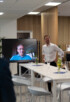 Rhomberg Wien macht Büros kreislauffähig 1 War online zugeschaltet: Hubert Rhomberg, Eigentümervertreter von Rhomberg Bau, bei seiner Keynote. Rechts daneben: Simon Battlogg, Geschäftsleitung Markt Wien. Foto: Rhomberg Bau, Julian Königsecker