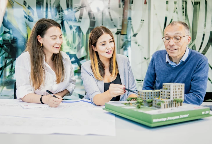 Team-meeting-bauplan-wohnbau