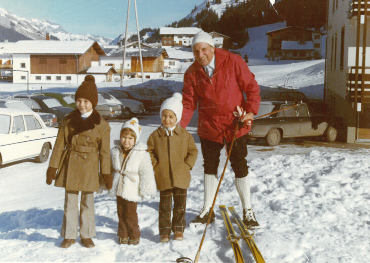 Baumeisterfamilie Rhomberg beim Skifahren Baumeisterfamilie Rhomberg beim Skifahren