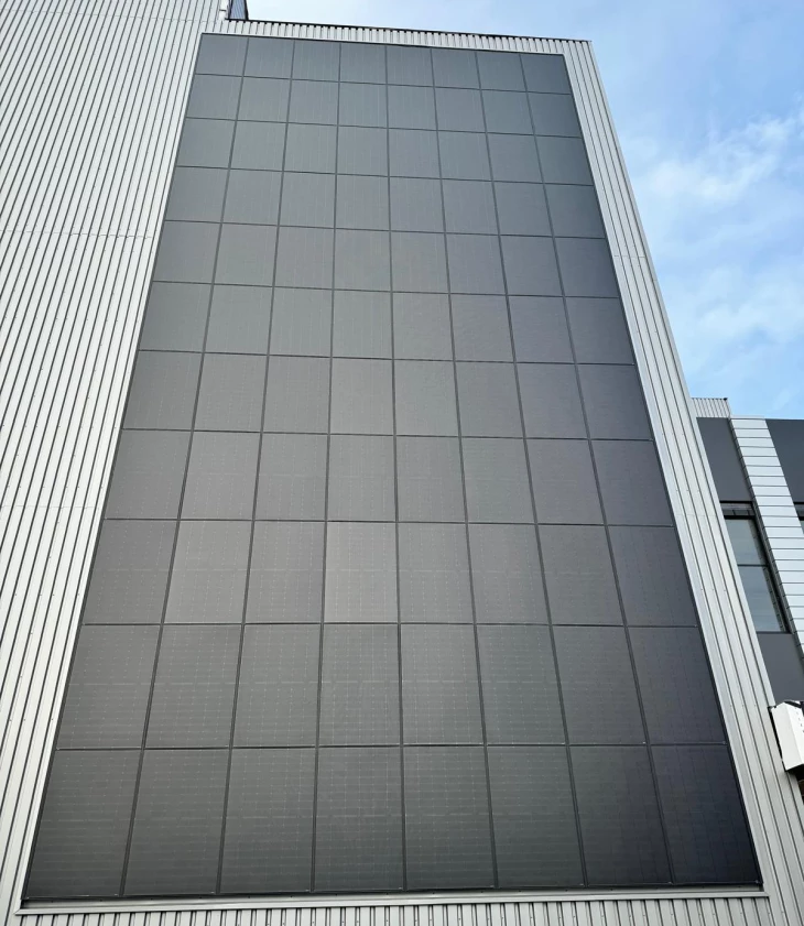 Photovoltaikloesungen_firmengebäude