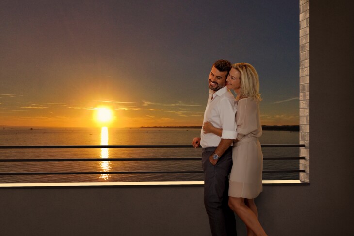 Seeblick Key Visual Sonnenuntergang mit Paar 4 Seeblick Key Visual Sonnenuntergang mit Paar 4