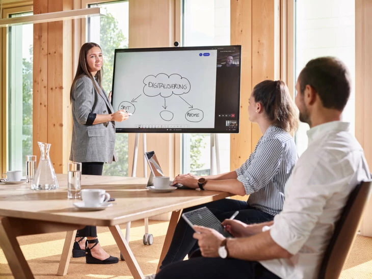 Besprechung Holz Büro Bildschirm Digitalisierung