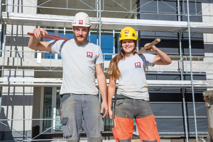 Geschwister Act: Benni und Selina auf "ihrer" Baustelle in Bregenz.