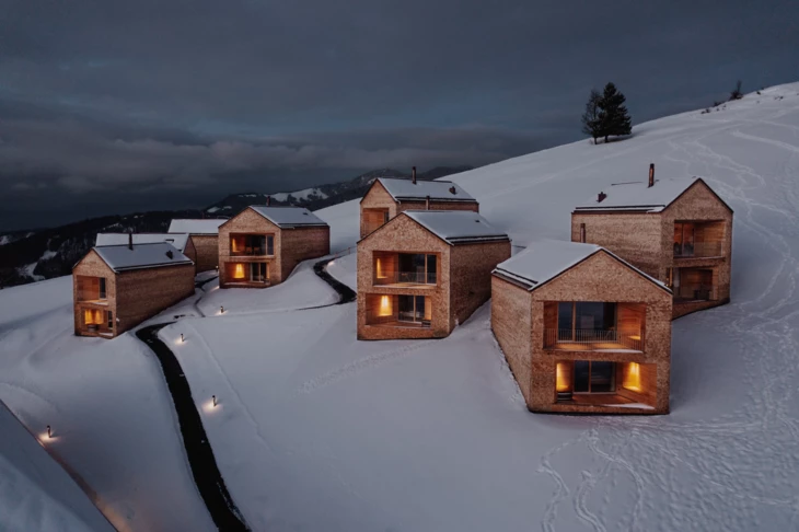 Peterhof Alpe Furx, Foto © Bernhard Rogen
https://bernhardrogen.myportfolio.com/ Peterhof Alpe Furx, Foto © Bernhard Rogen
https://bernhardrogen.myportfolio.com/