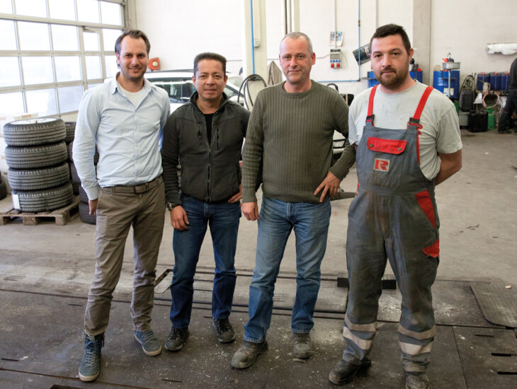 v. l. n. r.: Christian, Carlos Proano, Helmut
Bernard, Christian Salzmann. v. l. n. r.: Christian, Carlos Proano, Helmut
Bernard, Christian Salzmann.