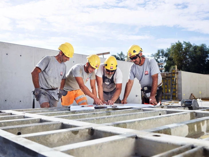 Arbeiter Baustelle Beton Besprechung Plan Arbeiter Baustelle Beton Besprechung Plan