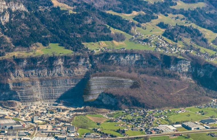 Visualisierung der sechsten und letzten Etappe: Mit dem Vorhaben hofft die Rhomberg Gruppe darauf, das Rheintal weiter mit Rohstoffen versorgen zu können. Auch Wasserbausteine für den Hochwasserschutz können hier gewonnen werden.