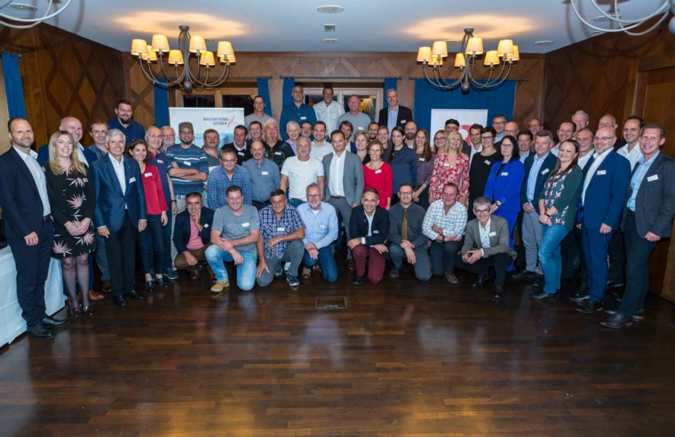 Vor dem Vorhang: Die Rhomberg Gruppe feiert ihre Jubilare. ©Mike Siblik 