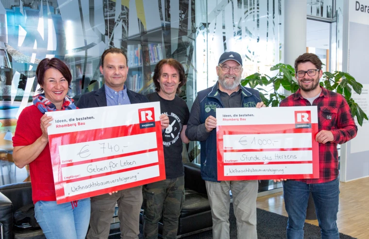 Feiern Ostern und das Fest der Nächstenliebe in einem Aufwasch: (v.l.n.r.: Susanne Marosch („Geben für Leben“), Gerhard Vonbank (Geschäftsleitung Rhomberg Bau), Joe Fritsche und Dieter Reimers
(„Stunde des Herzens“) und Bernhard Fink (Geschäftsfeld GU-Wohnbau)