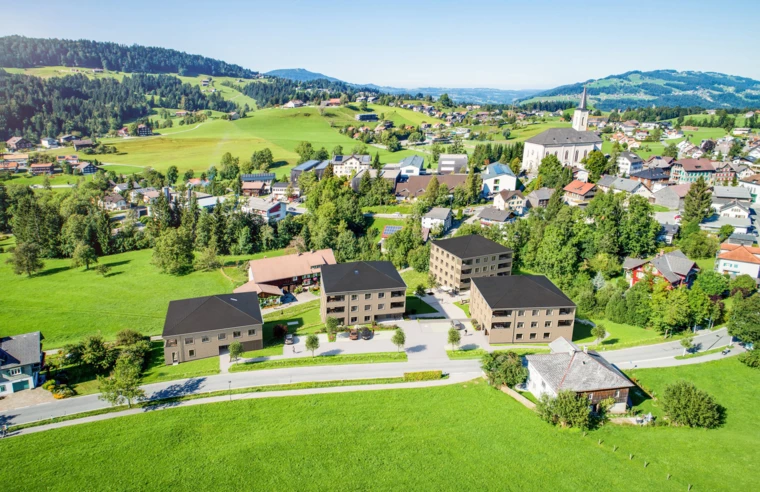 Wird sich harmonisch in die Umgebung einfügen: Das neue Wohnquartier Schwarzen von Sohm in Alberschwende. Bildnachweis: Hof 437 – Thomas Knapp