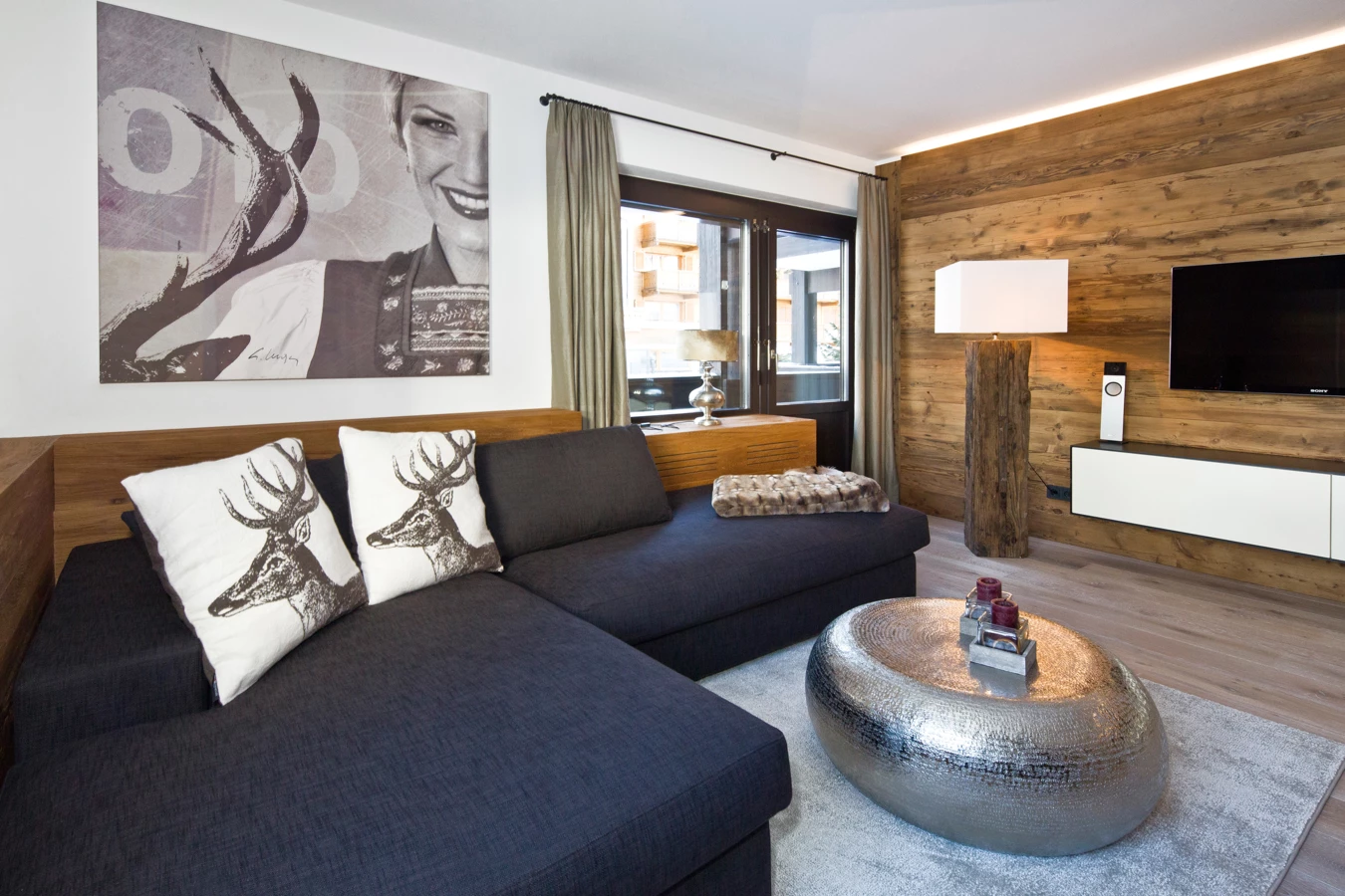 Ferienwohnung Zürs Generalsanierung mit Couch und Fernseher Ferienwohnung Zürs Generalsanierung mit Couch und Fernseher