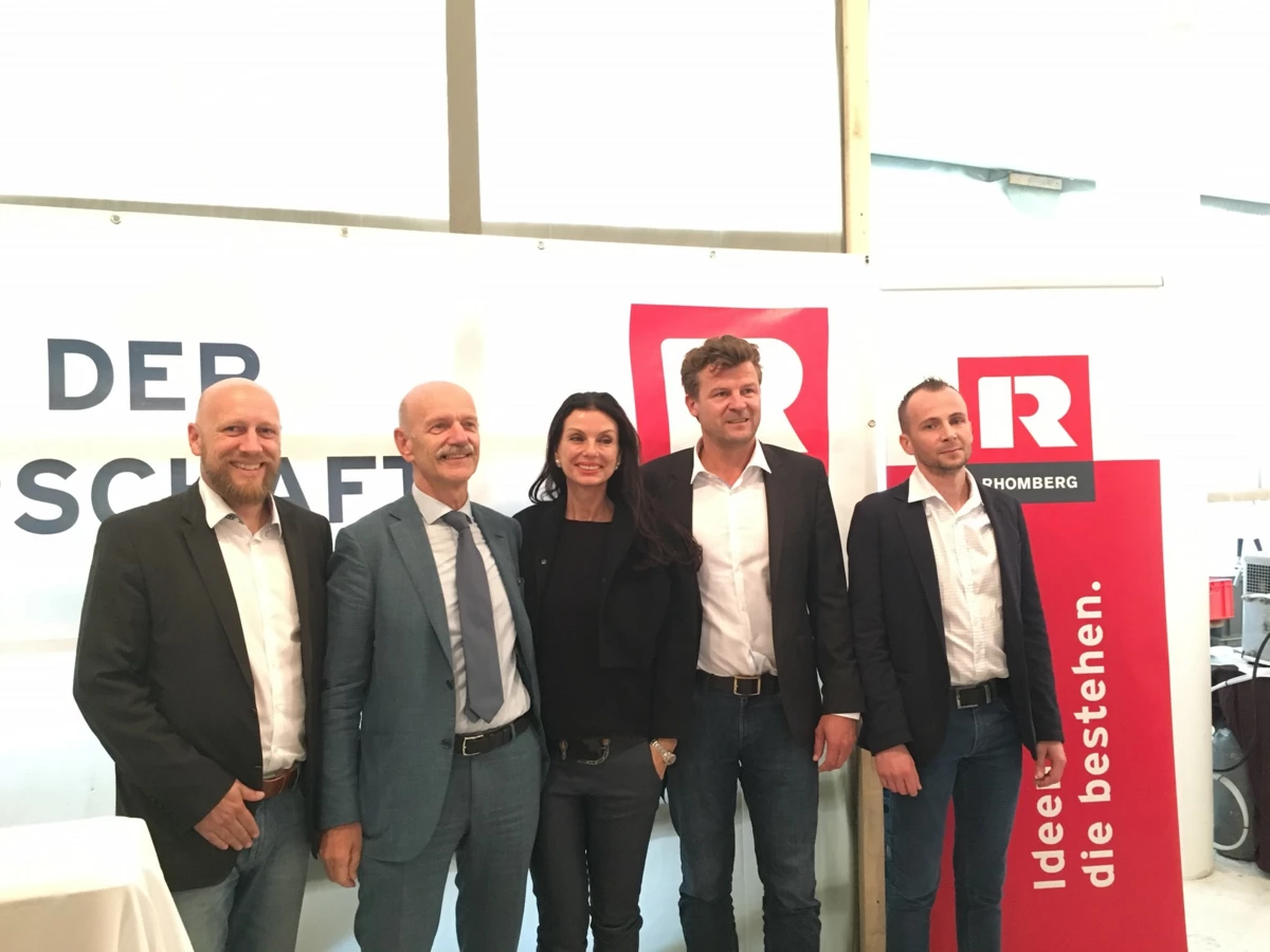 Celebrated the Ronald McDonald house topping-out ceremony (f.l.): Robert Schedl (Ronald McDonald children´s aid), Architect DI Albert Wimmer, Sonja Klima (Ronald McDonald children´s aid), Werner Rünzler, Stefan Wagner (both Rhomberg Bau).