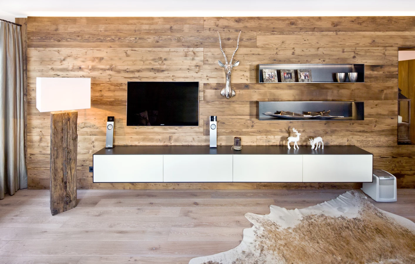 Ferienwohnung Zürs Generalsanierung mit Fernseher und Lampe Ferienwohnung Zürs Generalsanierung mit Fernseher und Lampe