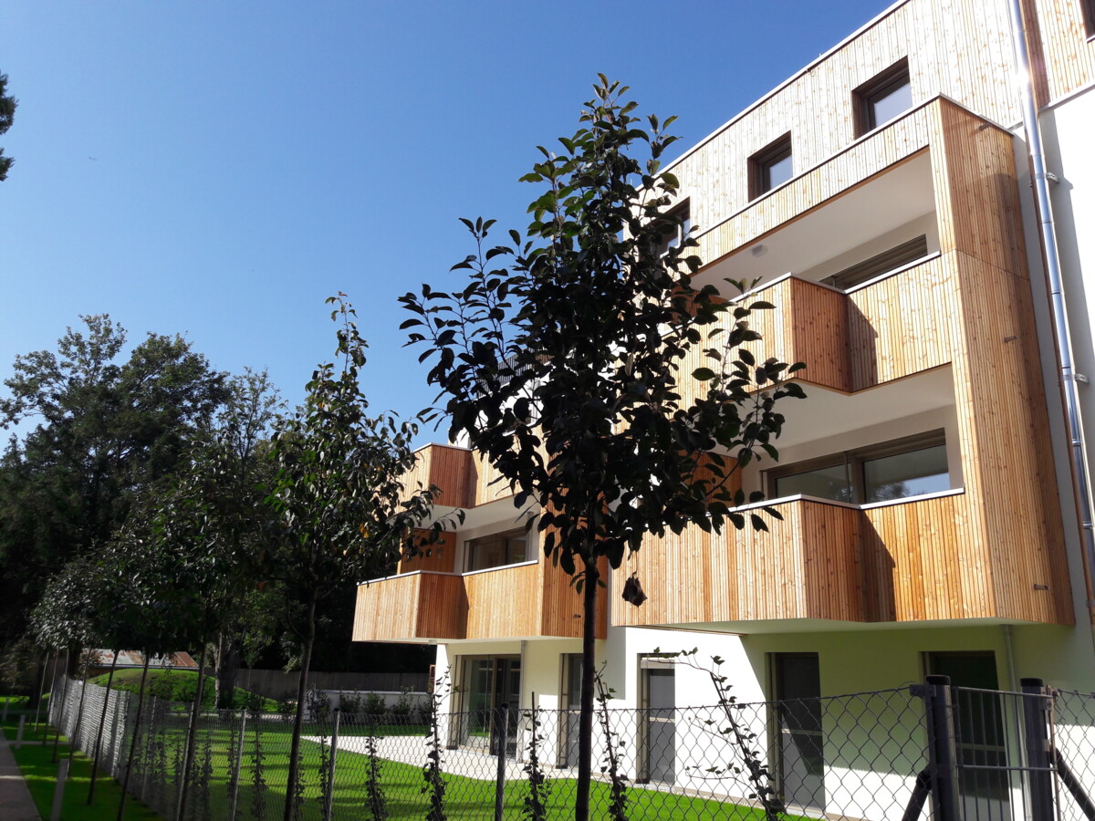 Stadthaus Kalksburg Hausansicht mit Bäumen und Garten Stadthaus Kalksburg Hausansicht mit Bäumen und Garten