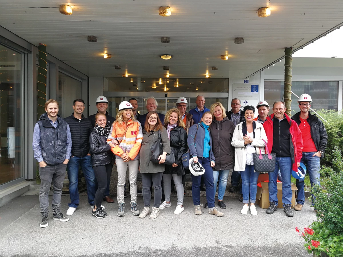 Das Team der Rhomberg Bau AG auf Baustellenbesuch in Ilanz Das Team der Rhomberg Bau AG auf Baustellenbesuch in Ilanz