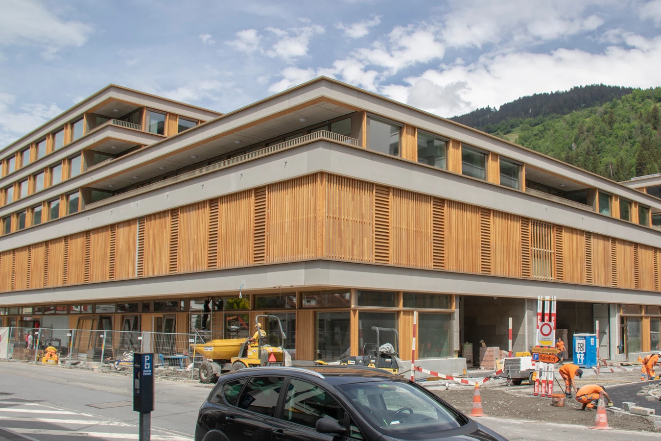 Das Wohn- und Geschäftshaus MARCAU in Ilanz-Glion eröffnet in Kürze die Verkaufsflächen.