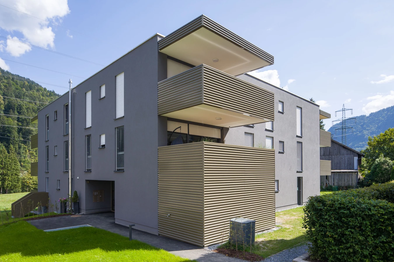 Wohnanlage Bahnhofsstrasse Vandans aussen gesamt Wohnanlage Bahnhofsstrasse Vandans aussen gesamt