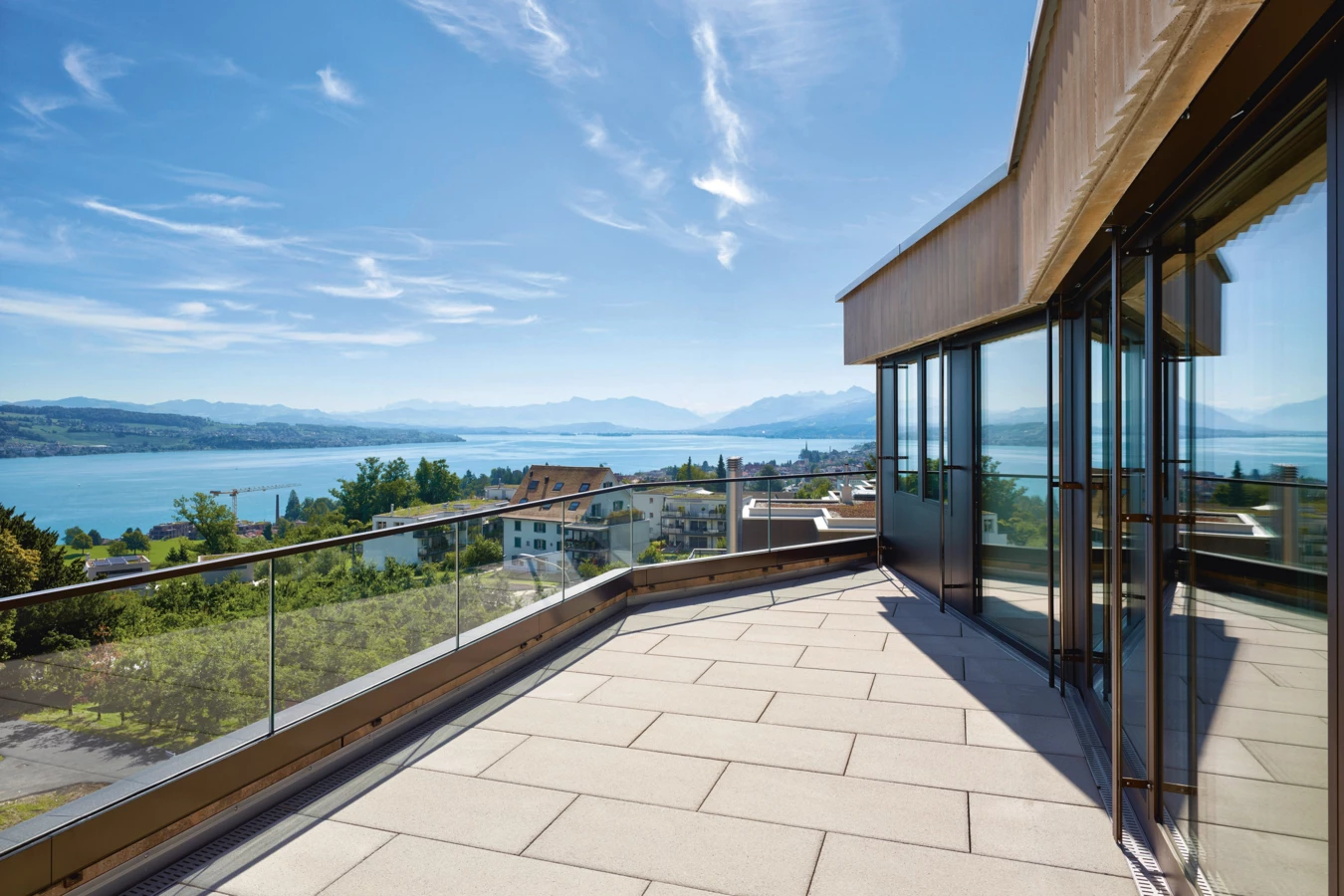 Raum zum Träumen und Entspannen – der Blick auf den Zürichsee lässt den Alltag schnell verstummen.