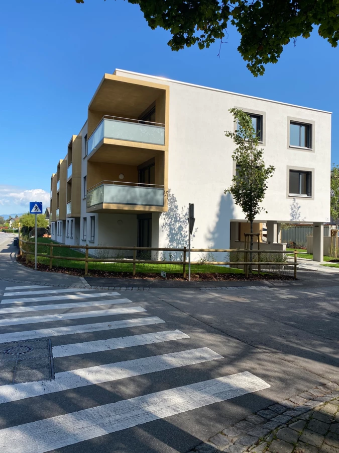 In Gisingen entlasten AGW und Rhomberg Bau den angespannten Mietmarkt mit 13 modernen Wohneinheiten. In Gisingen entlasten AGW und Rhomberg Bau den angespannten Mietmarkt mit 13 modernen Wohneinheiten.