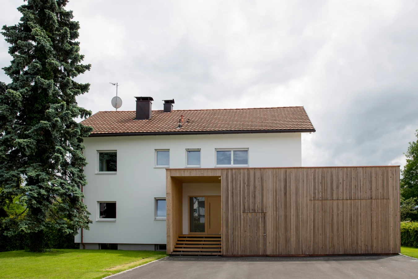 Umbau Einfamilienhaus Greussing-Pallavicini Aussenansicht 3 Umbau Einfamilienhaus Greussing-Pallavicini Aussenansicht 3