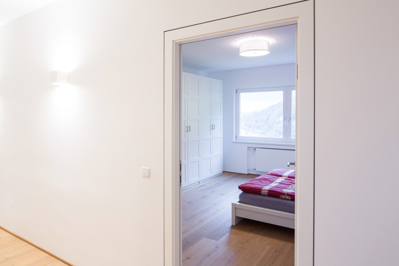 Wohnung Lochau Generalsanierung Flur mit Eingang ins Schlafzimmer Wohnung Lochau Generalsanierung Flur mit Eingang ins Schlafzimmer