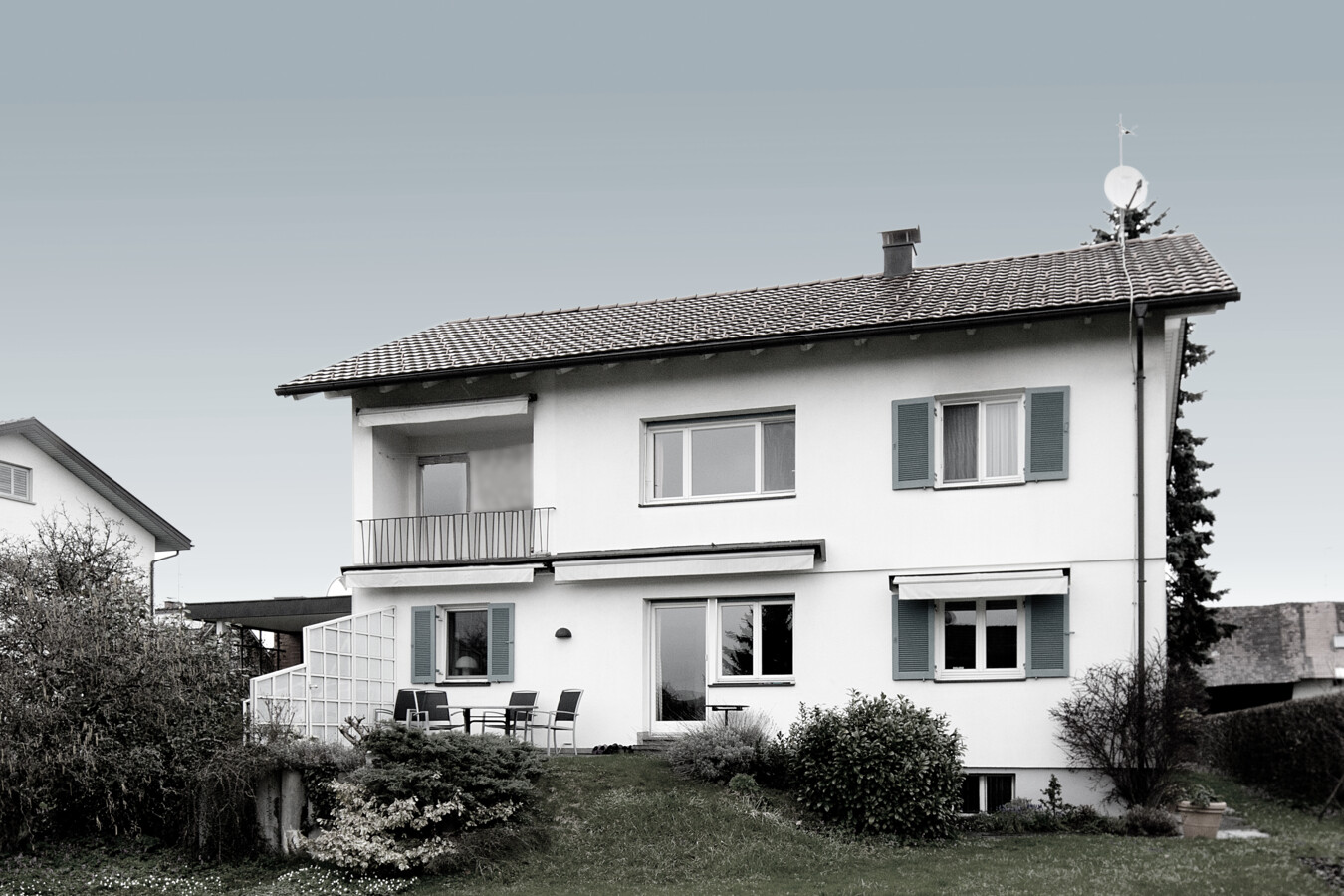 Umbau Einfamilienhaus Greussing-Pallavicini Aussenansicht entsättigt Umbau Einfamilienhaus Greussing-Pallavicini Aussenansicht entsättigt