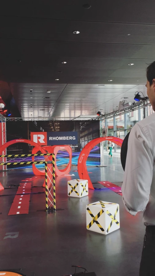 Der Rhomberg Drohnenparcours war bei der Interactive West ´18 ein Publikumsmagnet. Der Rhomberg Drohnenparcours war bei der Interactive West ´18 ein Publikumsmagnet.