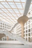 Hauptattraktion ist das Atrium des Carré-Gebäudes: Dominiert wird es von vier unterschiedlich hohen baumförmigen Stützen. Fotos: Ilya Ivanov/Tchoban Voss Architekten