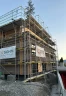 Genießt die Aussicht: Der Firstbaum auf dem Rohbau der hochwertigen Wohnanlage von Rhomberg Sohm in Burgberg. Bild: Rhomberg Sohm GmbH