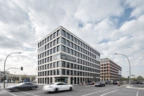 221130_Rhomberg_Platin_ausgezeichnet_1 Mit dem höchsten Wert in der Geschichte der DGNB-Zertifizierung ausgezeichnet: Das EDGE Südkreuz Berlin. Fotos: Ilya Ivanov/Tchoban Voss Architekten