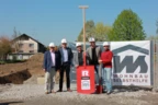 Haben Großes vor: Bürgermeister Christian Natter, Martin Summer, Geschäftsführer Rhomberg Bau, Erich Mayer, Geschäftsführer der Wohnbauselbsthilfe und die Architekten Claus Schnetzer und Victor Rivera-Gonzalez beim Spatenstich für das prestigeträchtige Innovations-Bauprojekt in der Wolfurter Lerchenstraße.