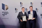Auszeichnungen 2 und 3: Johannes Brunn (l.) und Andreas Klipp (r.) von Renowate mit den German Brand Awards in Frankfurt.