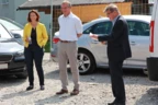 PA WA Wuhrbaumweg, Bregenz - Baustellenhock Freuten sich über das gute Gelingen des Bauvorhabens: Stadträtin Ingrid Hopfner, Bürgermeister Dipl.-Ing. Markus Linhart und Ing. Wilhelm Muzyczyn, Geschäftsführer der Alpenländischen (v. l. n. r.).