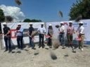 Strahlende Gesichter bei strahlendem Sonnenschein (v.l.n.r.): Martin Kohler (Rhomberg Bau), Ortsvorsteher Peter Stieger, Markus Allgäuer (AGW), Bürgermeister Wolfgang Matt, Alexandra Schalegg (AGW), Christian Jauk (Rhomberg Bau), Wilhelm Hager (Hager Plan GmbH) und Luca Ordonselli (Dorner\Matt\Architekten).