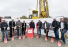 Verantwortliche von Bauherr Wohnbauselbsthilfe, Generalunternehmer Rhomberg Bau sowie der Gemeinde beim gemeinschaftlichen Spatenstich. Bild: Rhomberg Bau
