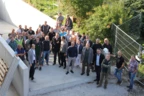 Zahlreiche Gäste feierten mit, darunter Dr. Gebhard Heinzle, Erich Mayer, Thomas Schöpf und Jürgen Loacker von der Wohnbauselbsthilfe, Vizebürgermeisterin Angelika Moosbrugger, Bauamtsleiter Wolfgang Dittrich sowie Vertreter von Rhomberg Bau, des Energieinstituts Vorarlberg, vom Architekturbüro Schnetzer Kreuzer und von den Fachplanern.