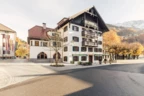 Die Gesamterscheinung des neuen Posthotels Taube lehnt sich stark an die des bisherigen Posthotels Taube an, erstrahlt jedoch in neuem Glanz. Bild: Daniel Zangerl