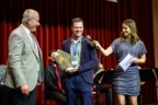 Moderatorin Kristina Inhof und Thomas Spörker, Bundesministerium für Finanzen, freuten sich mit Lukas Fleisch, Geschäftsfeldleiter bei Rhomberg Bau, über den Erfolg. Bildnachweis: © Forum Rohstoffe / Marko Kovic