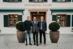 Haben das geschichtsträchtige Posthotel Taube einer zeitgemäßen Neugestaltung unterworfen (v. l. n. r.): Manfred Zitz von Rhomberg Bau, Eigentümervertreter Philipp Rhomberg und Daniel Mohr, Rhomberg Bau. Bild: Rhomberg Bau