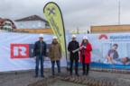 Die BU lautet: Legten den Grundstein für das Rheindorf Lustenau (v. l. n. r.): Martin Summer, Rhomberg Bau, Kurt Fischer, Bürgermeister Lustenau, Lukas Hopfner, Raiffeisenbank Im Rheintal, und Alexandra Schalegg, Alpenländische Gemeinnützige WohnbauGmbH.